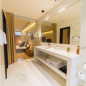 Luxury 7 Bedroom Dubrovnik Beachfront Villa with Infinity Pool, Sleeps 14